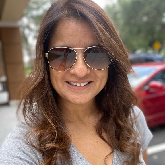 Meet your Posher, Evelyn - Picture 4 of 4